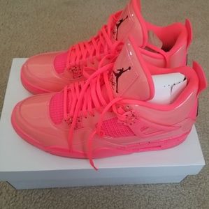 Jordan 4 Hot Punch